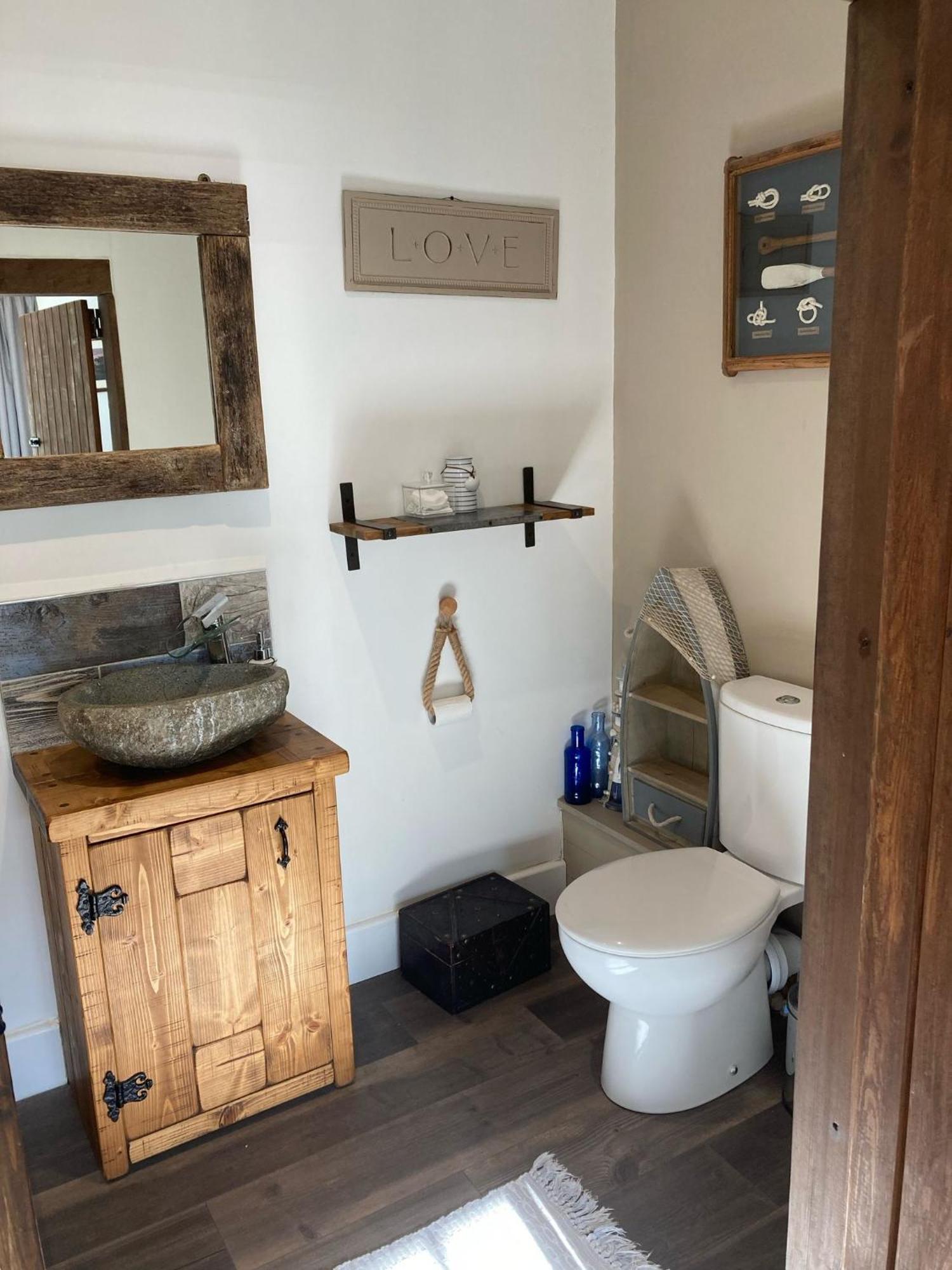 Guest Suite At 31 Little England Milborne Saint Andrew Exterior foto
