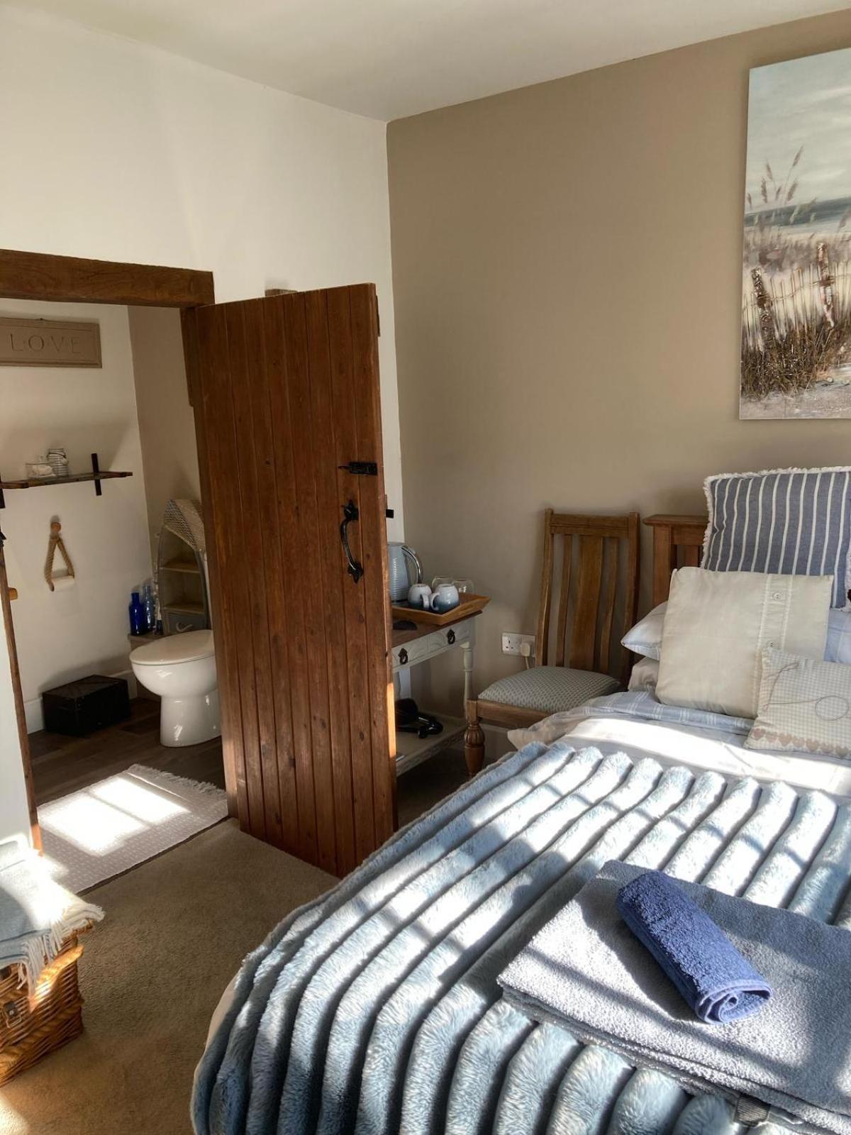 Guest Suite At 31 Little England Milborne Saint Andrew Exterior foto
