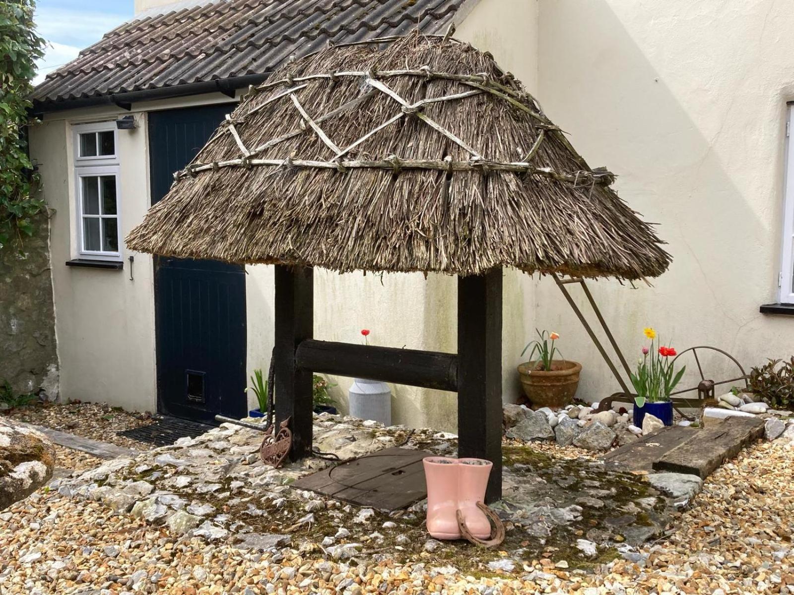 Guest Suite At 31 Little England Milborne Saint Andrew Exterior foto